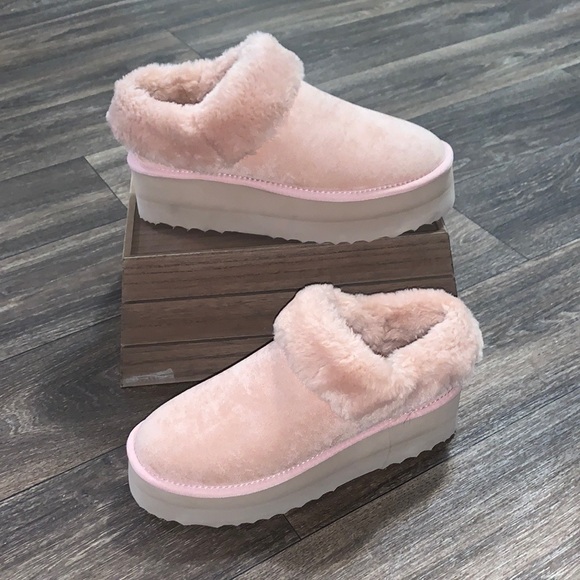 Amazon Pink Plush Platform Slippers - Picture 1 of 4